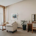 Eugenia 4*