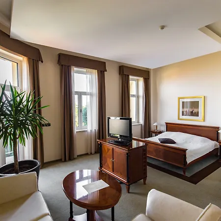 欧亨尼娅别墅酒店 4*