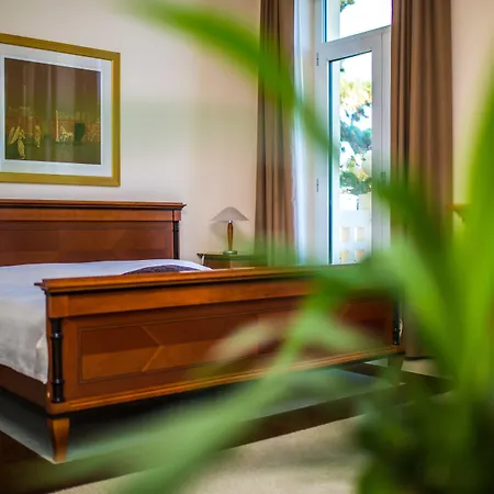 欧亨尼娅别墅酒店 洛夫兰