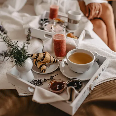 欧亨尼娅别墅酒店 4* 洛夫兰